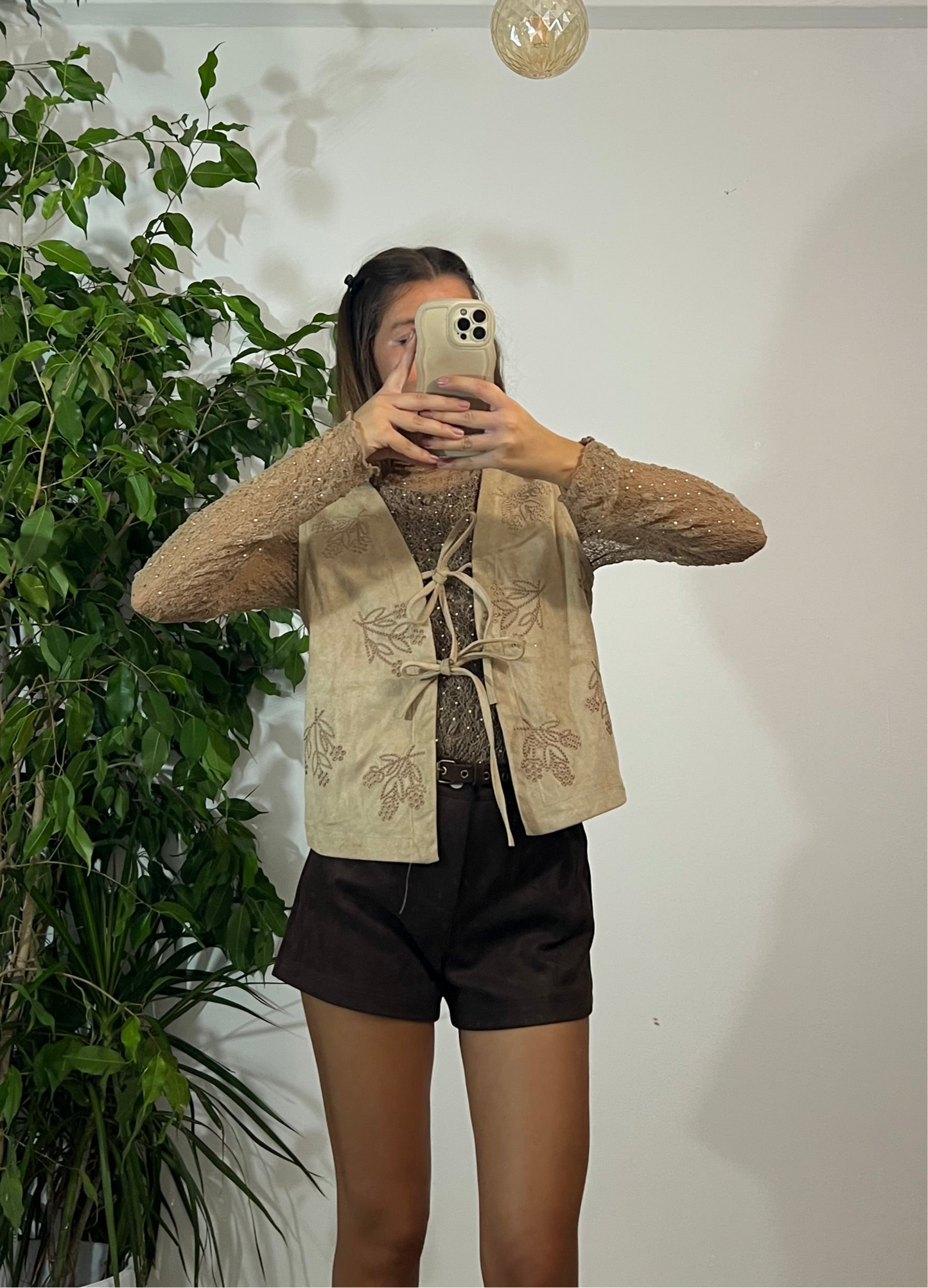 Gilet ricamati in camoscio