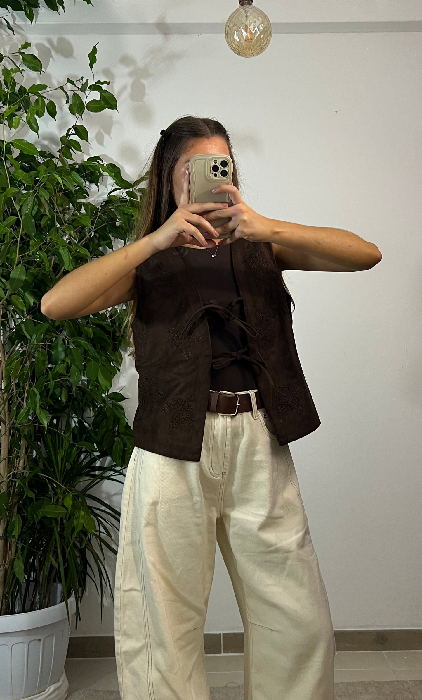 Gilet ricamati in camoscio